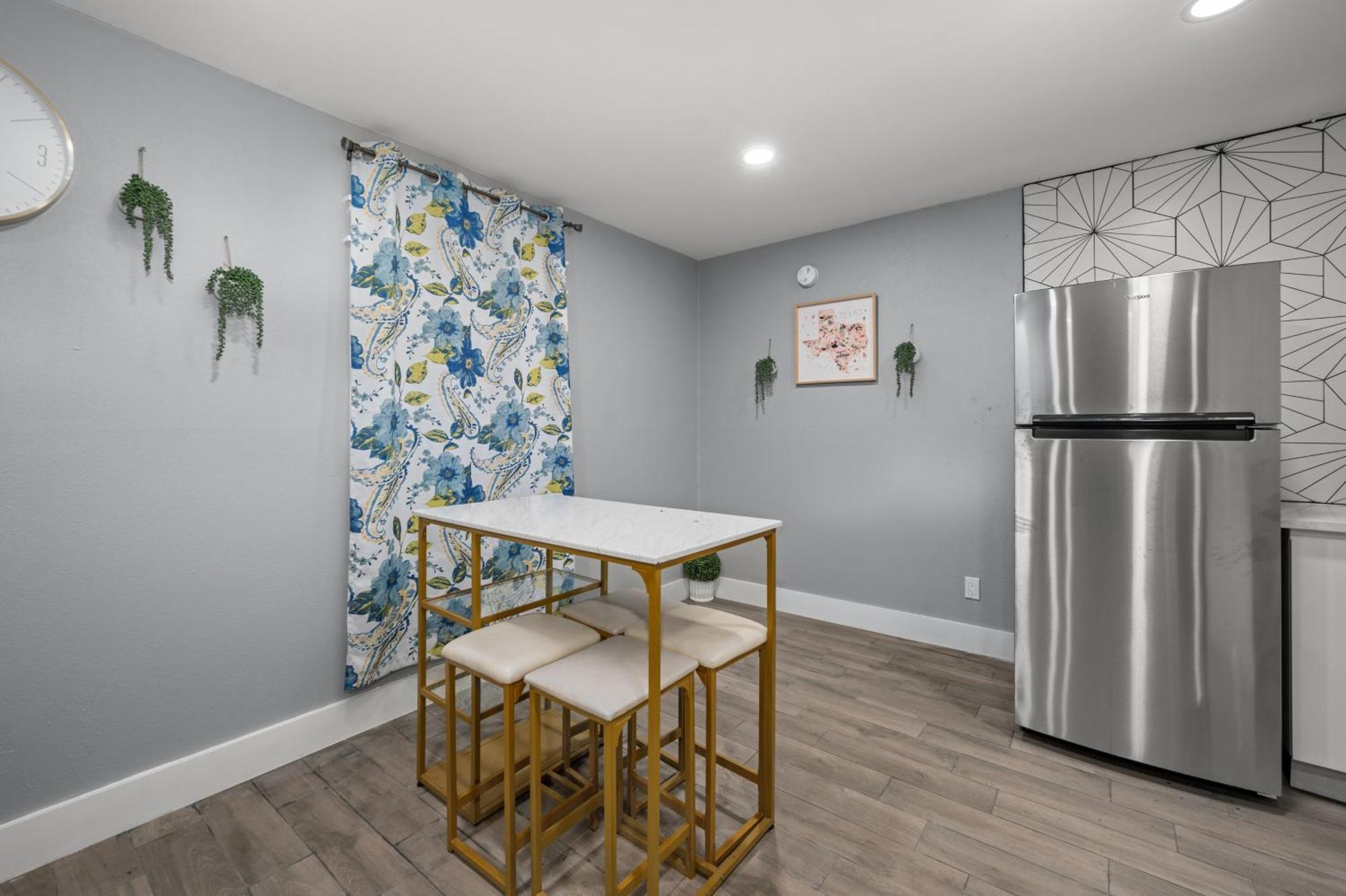 Comfortable 2Br Uptown Escape With Free Park Houston Zewnętrze zdjęcie