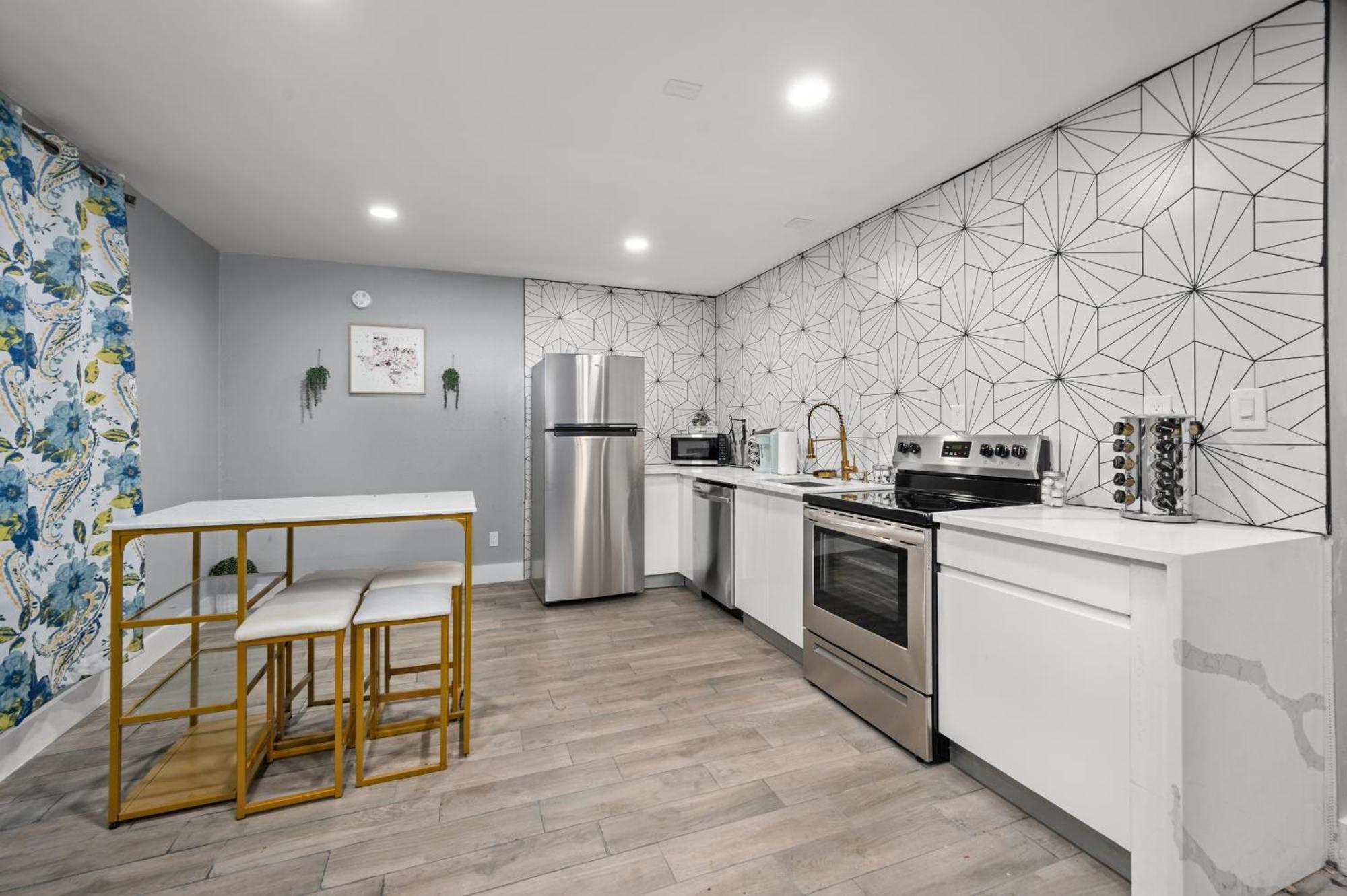 Comfortable 2Br Uptown Escape With Free Park Houston Zewnętrze zdjęcie