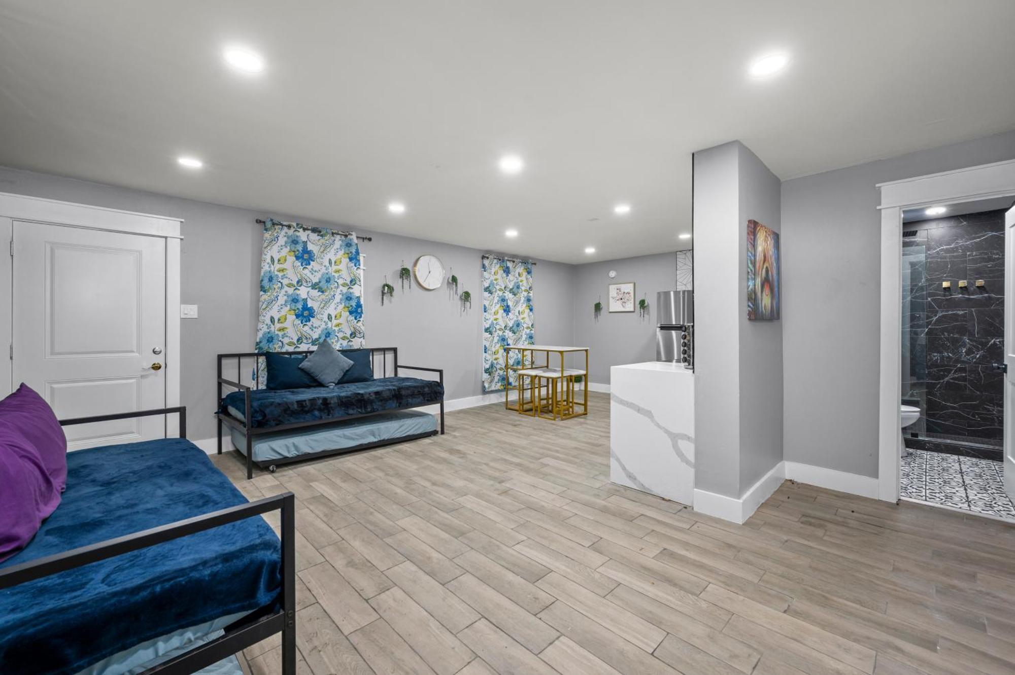 Comfortable 2Br Uptown Escape With Free Park Houston Zewnętrze zdjęcie