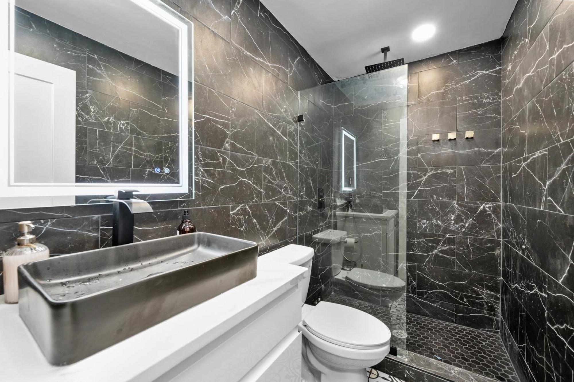 Comfortable 2Br Uptown Escape With Free Park Houston Zewnętrze zdjęcie